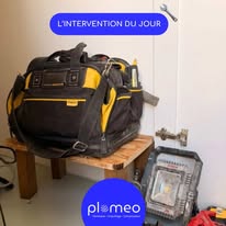 Sac d’outillage Plomeo sur un établi lors d’une intervention